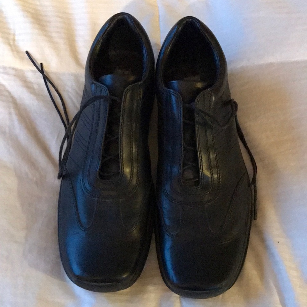 Black dress shoes